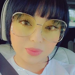 Meet your Posher, Anahi